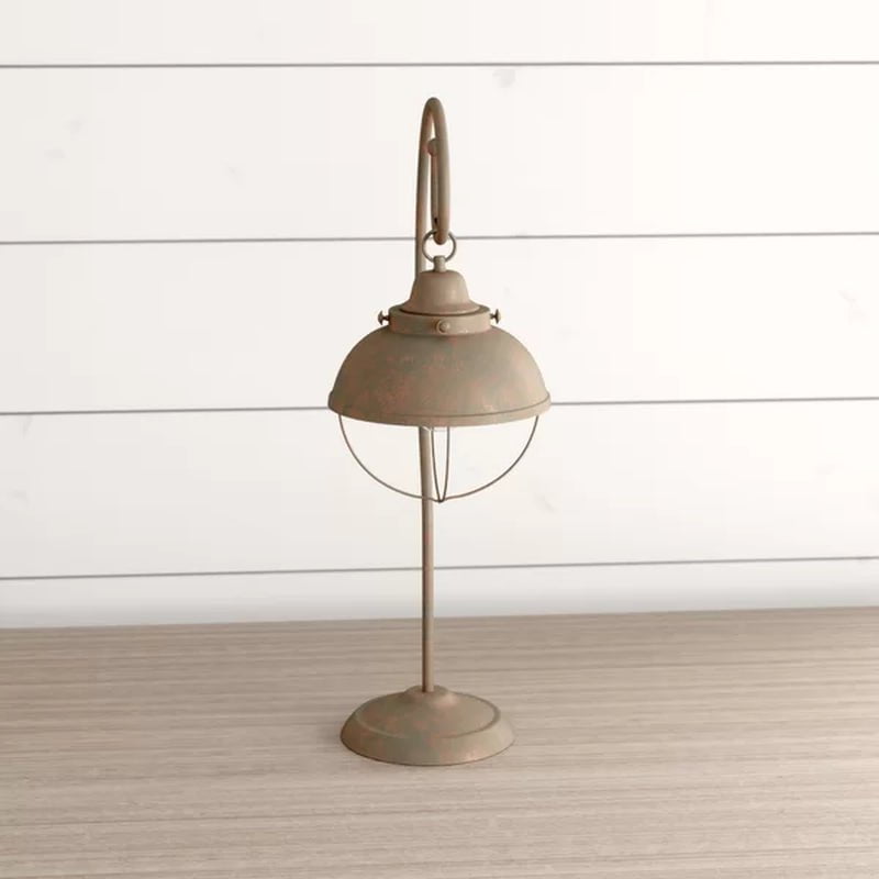 Wellfleet Metal Arched Lamp