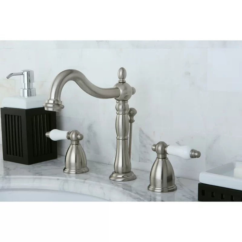 Heritage Widespread Faucet 2-Handle Bathroom Faucet with Drain Assembly